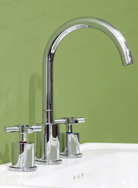 过UPC 出口美国加拿大 NP嘴 十字双把双开手轮 三孔台下盆水龙头