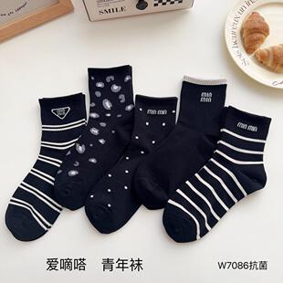 黑色袜子女春秋款中筒配鲨鱼裤纯棉防臭运动字母潮袜秋冬女孩长袜