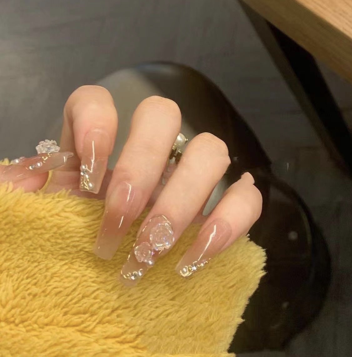 手工定制极光玉石山茶花美甲小红书同款温柔可爱气质穿戴甲片成品