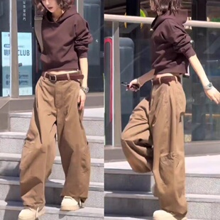 咖色连帽短款卫衣女款小个子又酷又飒的穿搭卡其色休闲阔腿裤套装