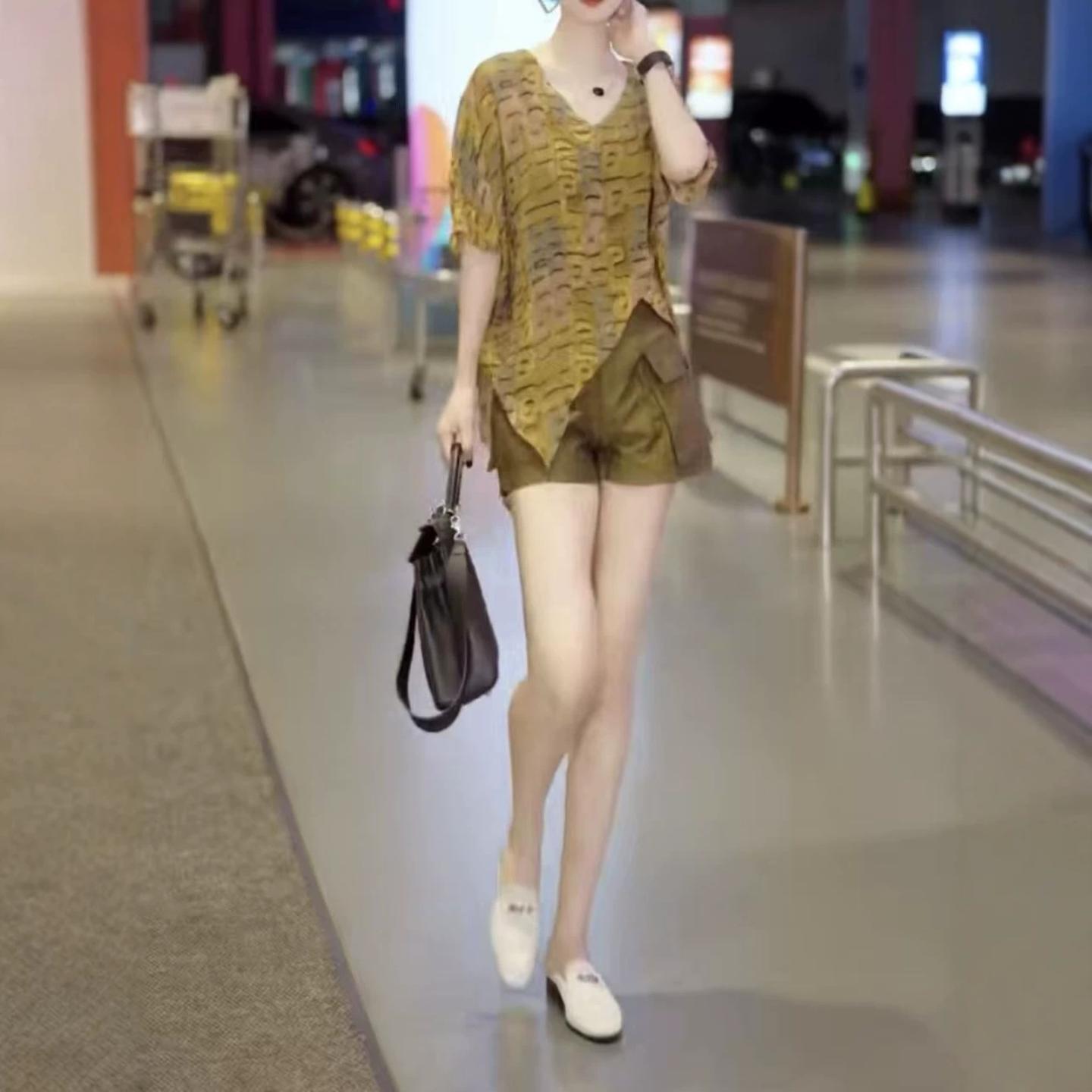 女装碎花不规则V领中袖衬衫