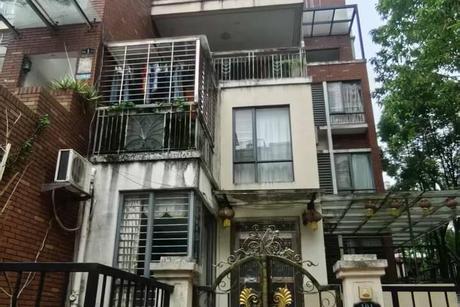 【中惠沁林山庄】东莞市大岭山镇杨屋村中惠沁林山庄(二期)景林苑70幢楼1单元101及其庭院、地下室使用权