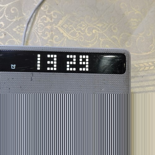 议价 天猫精灵智能音箱 成色看看图 实拍 面板有划痕 顶部有小黑