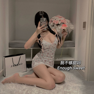 鄰家妹妹：清新小碎花純欲風(fēng)蕾絲睡裙小胸吊帶胸墊包臀性感睡衣