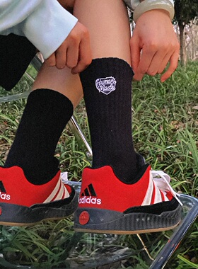 新款日版HUMAN 黑白爱心刺绣袜子百搭纯棉中长筒情侣运动潮袜