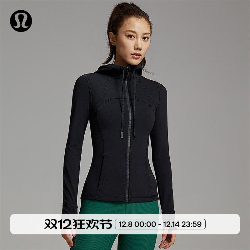 Define女士运动连帽夹克