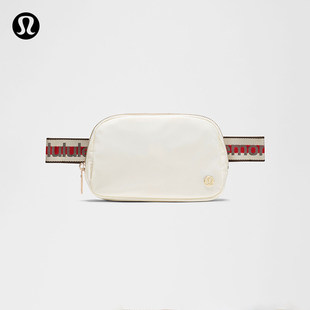 Everywhere 腰包 *条纹文字徽标丨lululemon丨LU9DALS