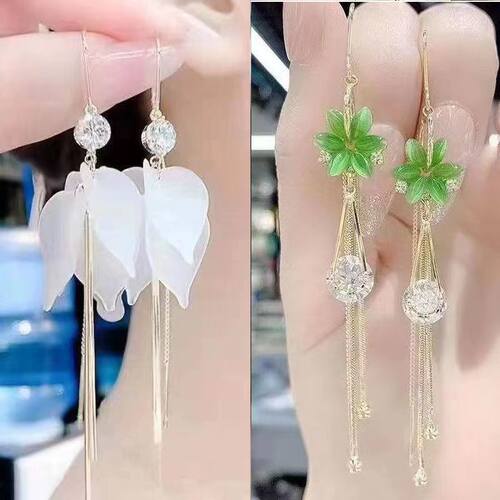 2022小众设计感白色花朵流苏
