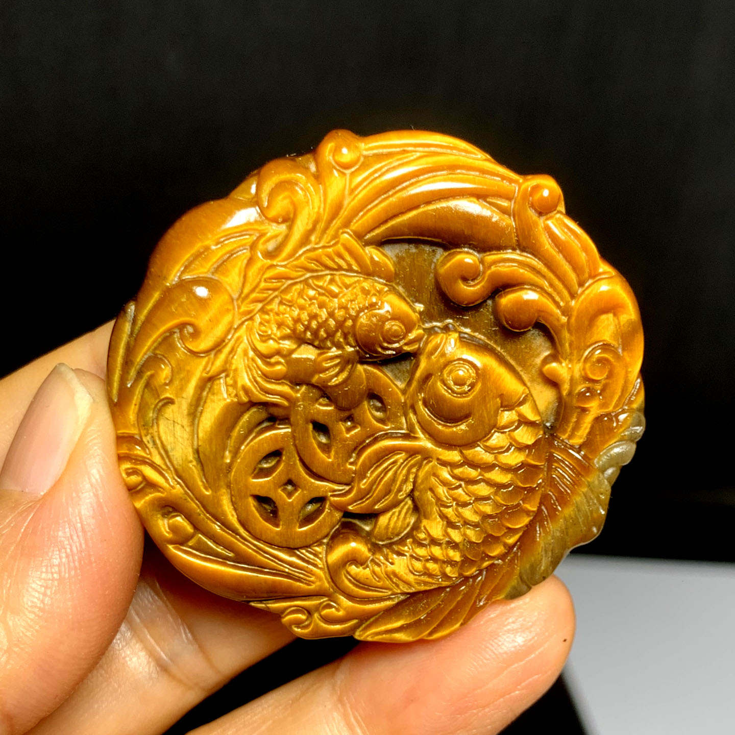 天然虎睛石雕刻鲤鱼吊坠项坠