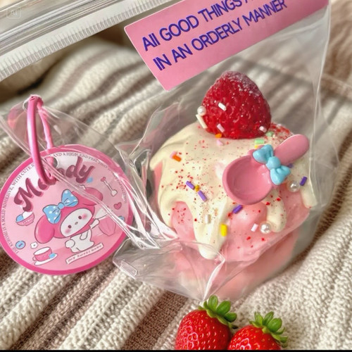 可爱草莓蛋糕造型捏捏乐 慢回弹解压玩具 少女心萌趣小摆件