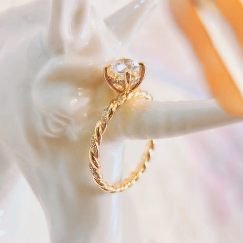 18K金定制美国进口D色莫桑钻石白金戒指，四爪扭臂钻戒女