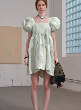 LASS LIZ原创设计2025新款珠光白色方领泡泡袖公主裙宽松轻礼服裙