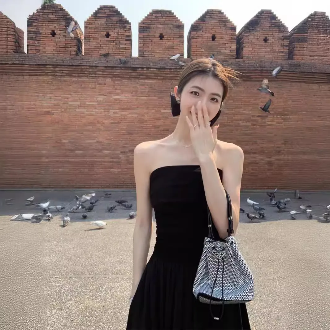 夏季新款气质纯欲露肩无袖抹胸连衣裙女韩系高级感收腰显瘦长裙子