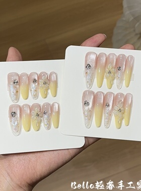 柠檬奶黄渐变猫眼雕花碎钻穿戴甲