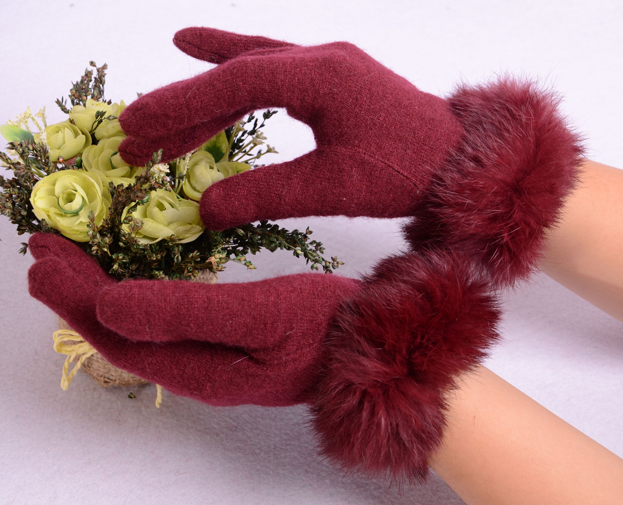 AUTUMN AND WINTER NEW WOMENS WOOL KNITTED GLOVES REAL RABBIT FUR MOUTH TO KEEP WARM AND COLD [ ]