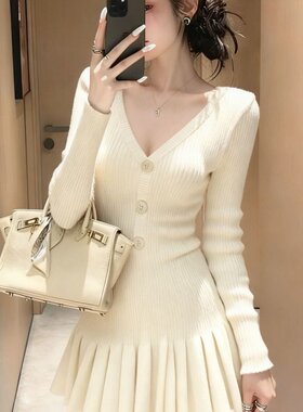 法式v领白色针织连衣裙子女秋冬季2025新款小个子气质收腰a字短裙
