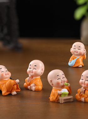 微景观简约现代树脂饰品可爱人物顽皮吃饭打坐小和尚家居汽车摆件