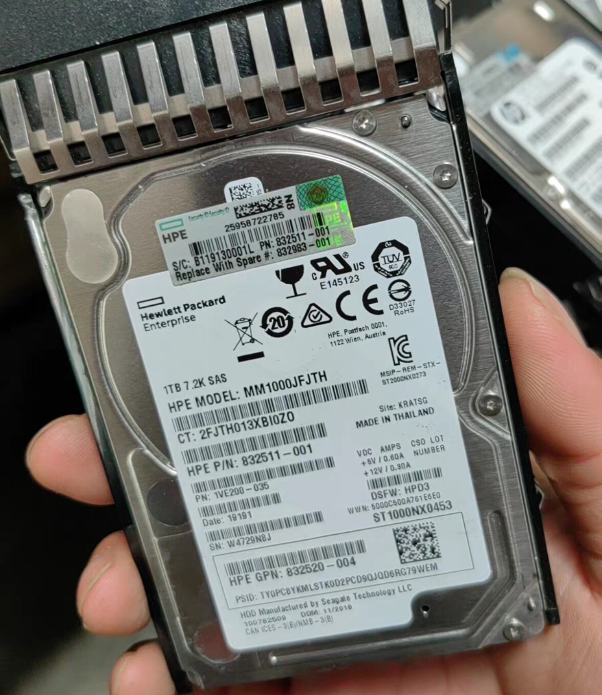 惠普/hpe 832983 2.5寸 1t sas 12gb 服务器硬盘 832511-001