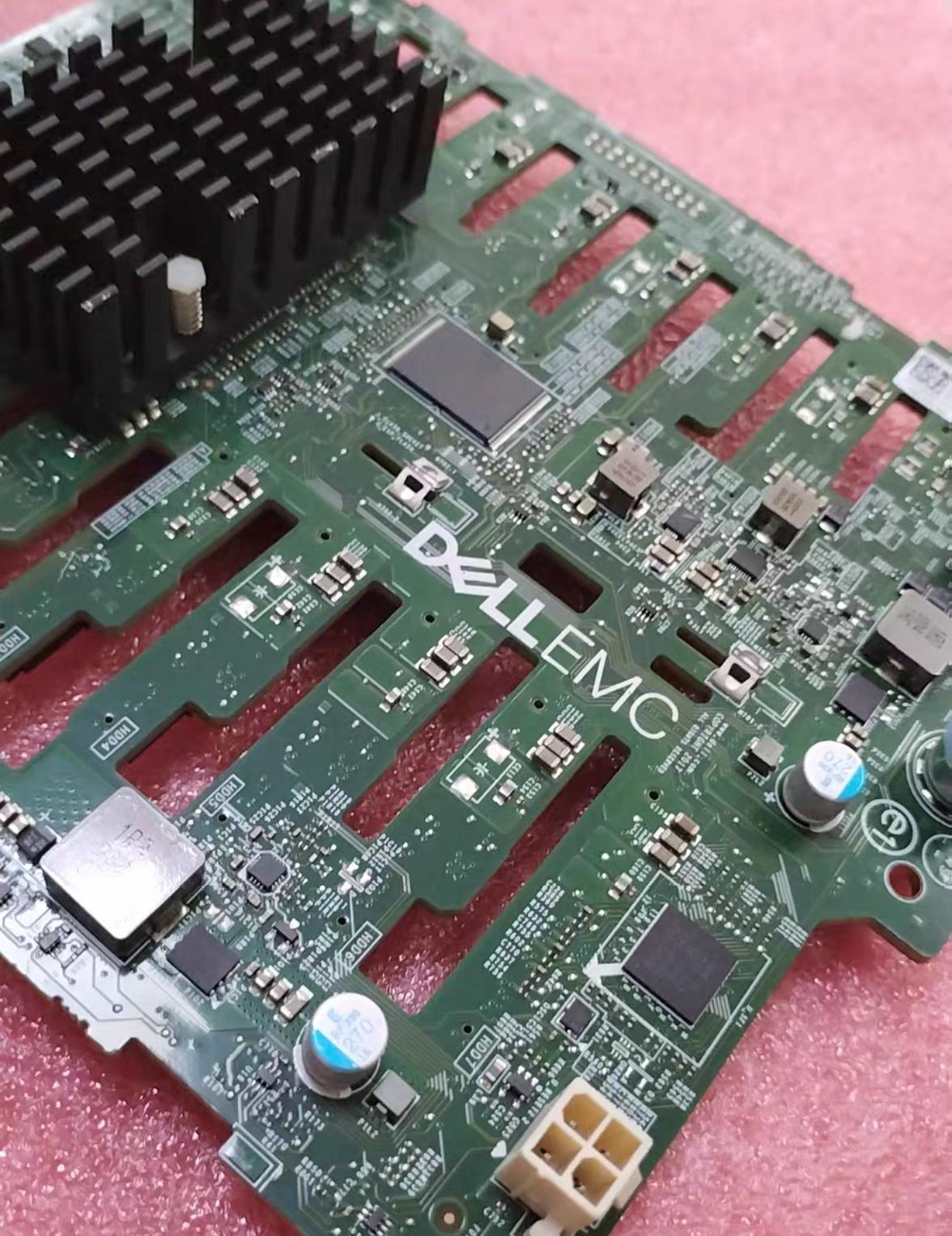 T440T640服务器2.5寸硬盘背板