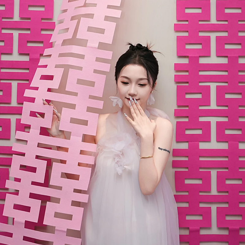 结婚长条喜字贴挂饰立体蝴蝶拉花婚房布置背景墙装饰订婚拍照道具