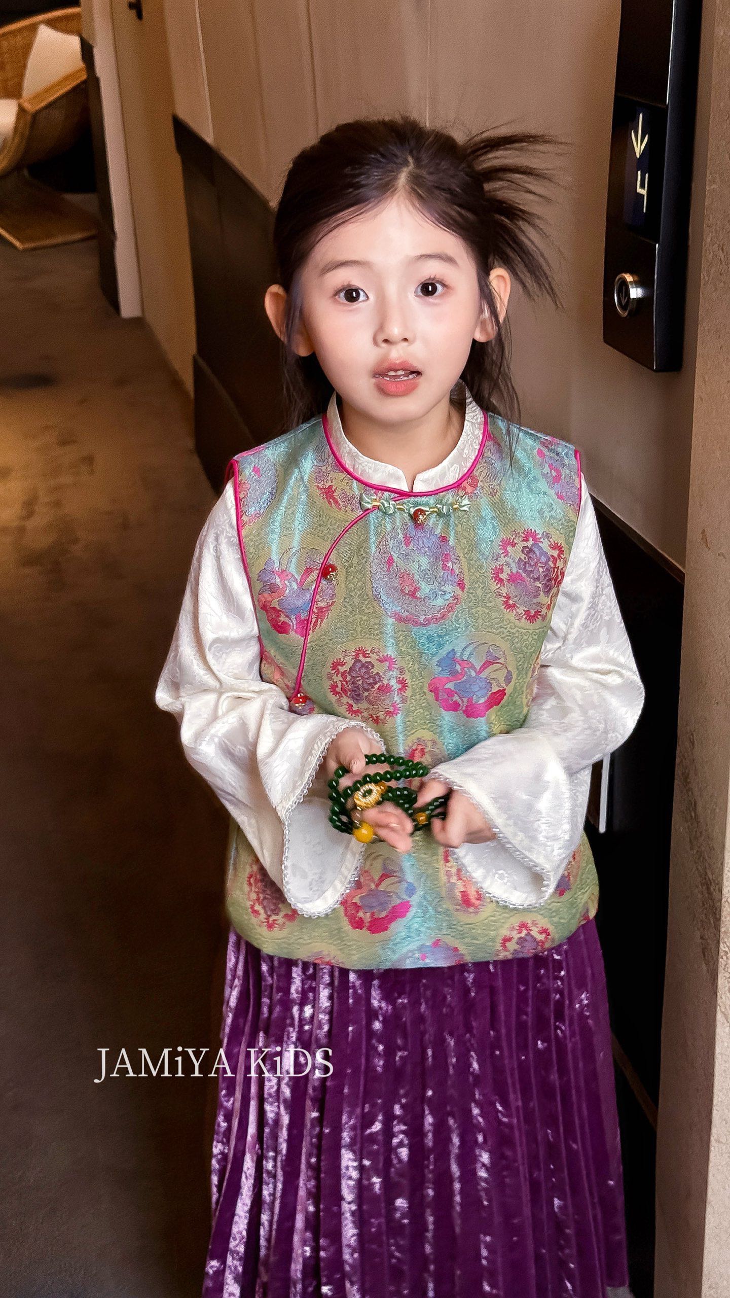 Jamiya女童新中式马甲2026秋冬新儿童洋气国风坎肩丝绒半裙打底衫