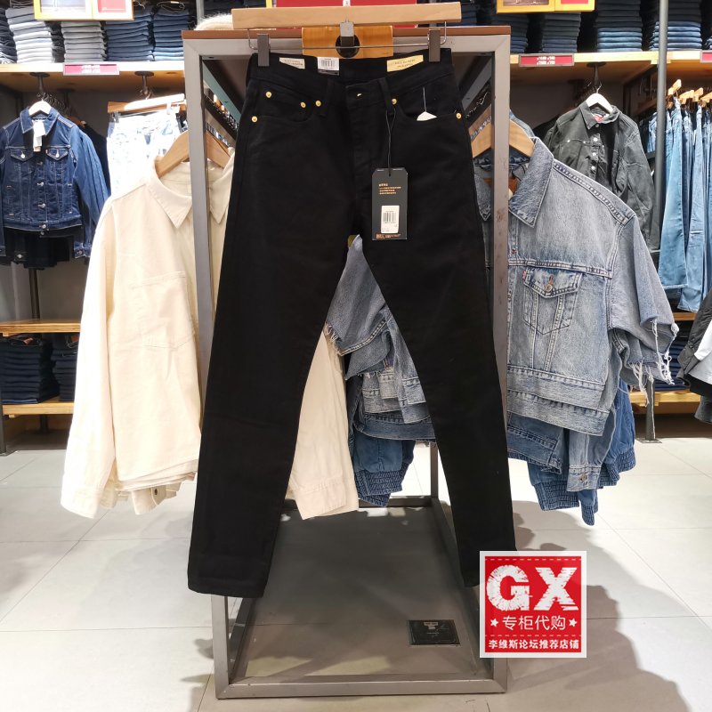 李维斯赤耳紧身小脚黑色牛仔裤