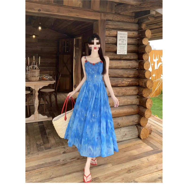 海边度假蓝色碎花吊带连衣裙女感2026