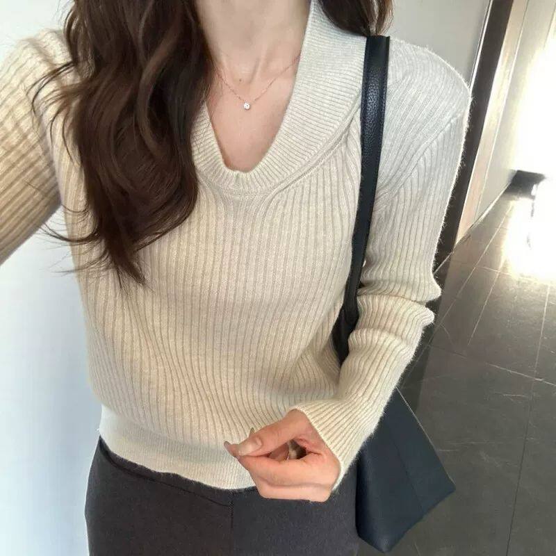 老钱风灰色高级感v领针织打底衫女秋冬加厚软糯内搭毛衣外穿上衣