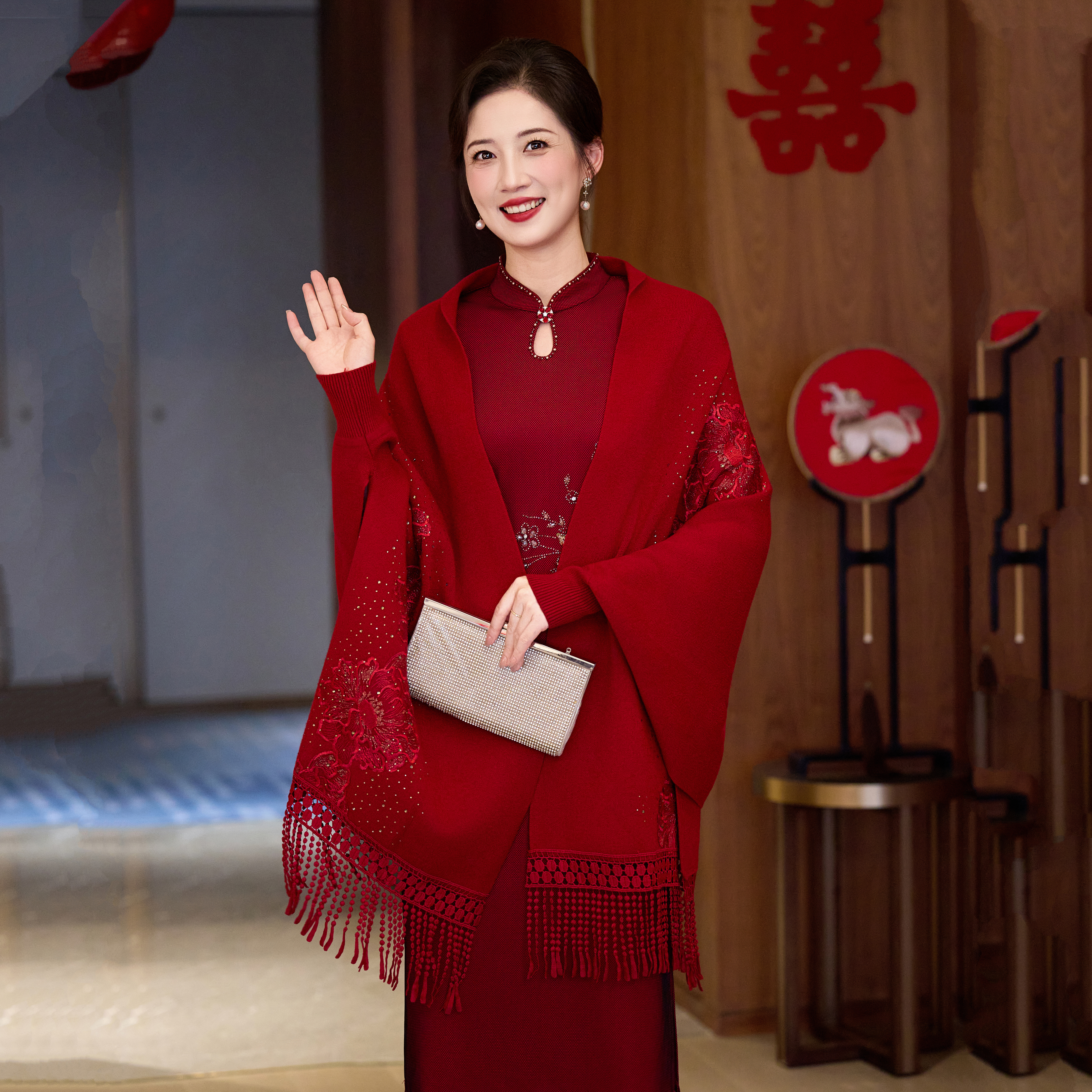 红色高端配旗袍披肩2025新款