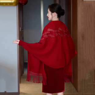 2026喜庆红色刺绣流苏披肩秋冬女中式韵味适妈妈配旗袍的绝美外搭