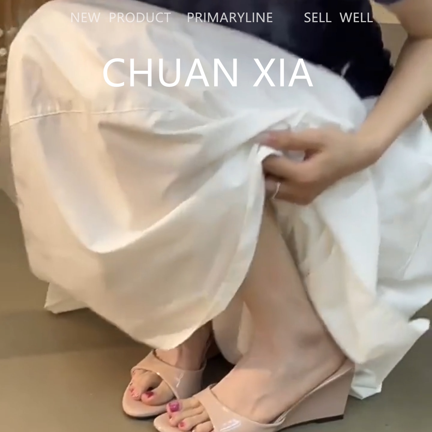 羊皮版~温柔漆皮坡跟半拖