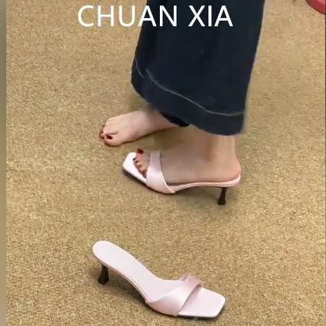 羊皮版!粉色缎面细跟露