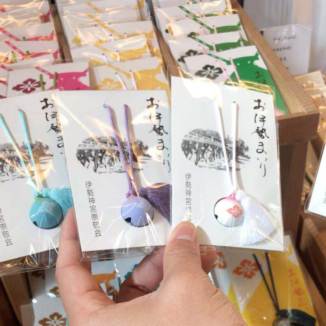 日本伊势神宫四叶草铃铛御守挂件图片
