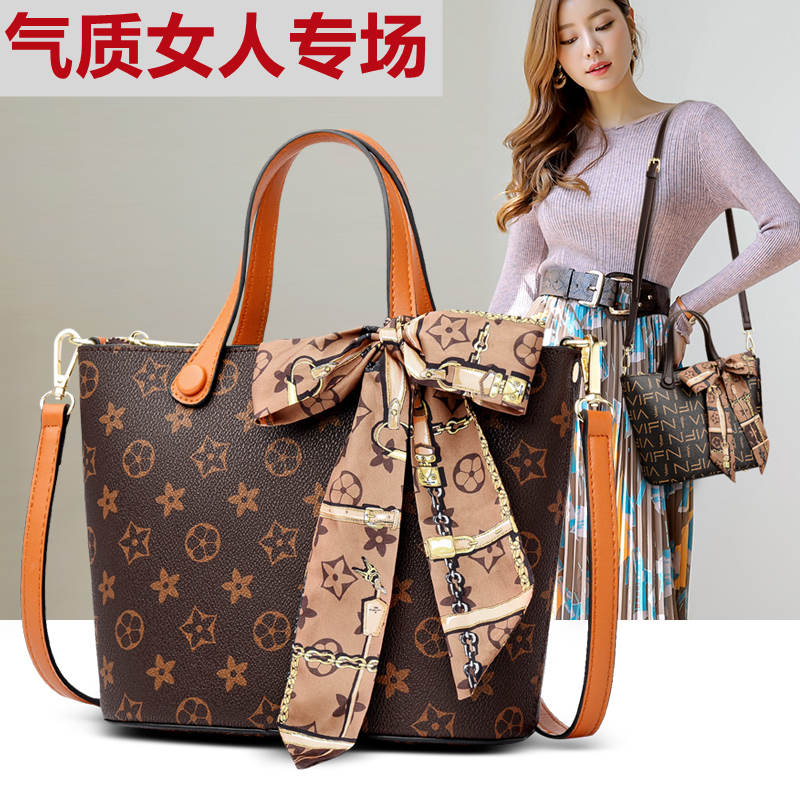 香港专柜正品包包女2021秋冬新款时尚水桶包百搭单肩斜跨手提女包