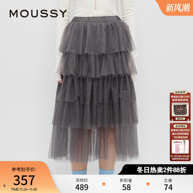 采用了重工刺绣工艺  增添层次感  尽显灵动