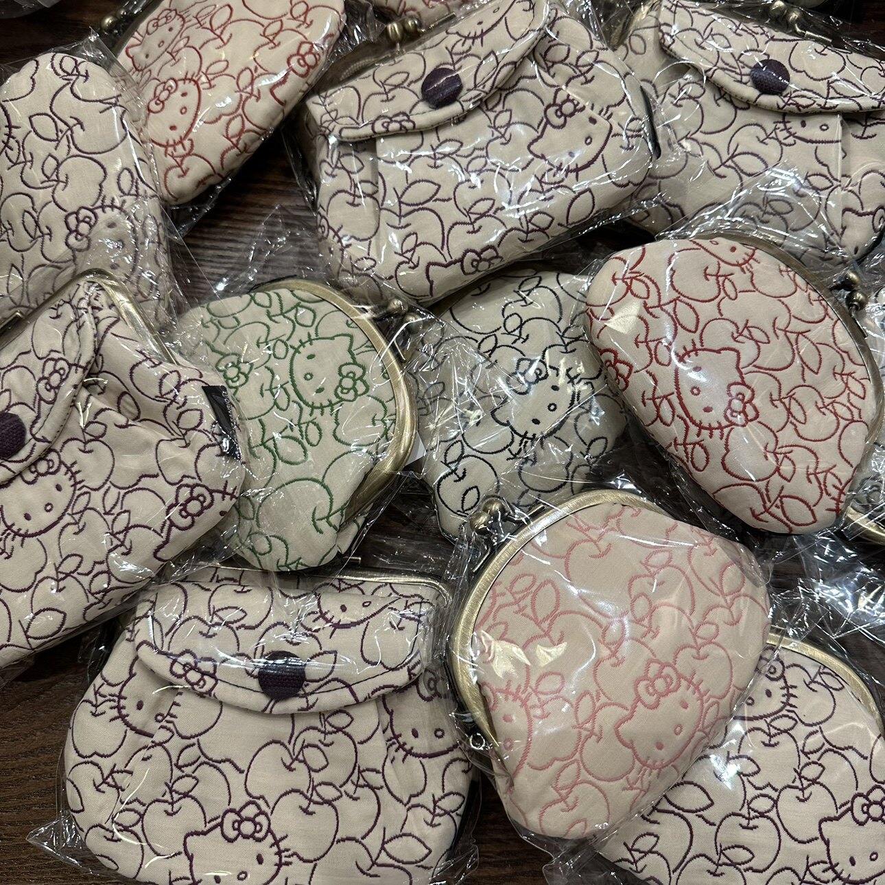 现货 日本采购正品京都Hello kitty手工零钱包收纳包口金包饭盒包