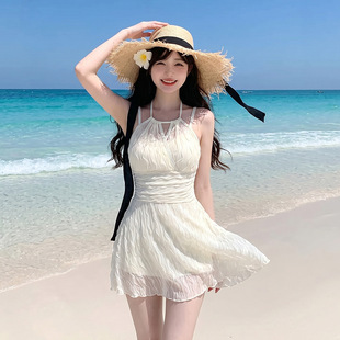 2026新款泳衣女连体裙式纯欲风挂脖显瘦遮肚保守海边度假温泉泳装