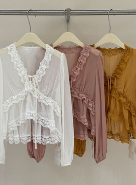 2026新款女装法式温柔风蕾丝花边V领雪纺上衣女长袖气质小衫