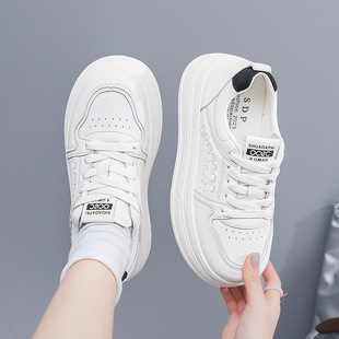 女鞋2026新款春季通勤百搭舒服不累脚运动旅游小白小个子显高板鞋
