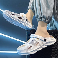 Мужские летние трендовые нескользящие спортивные тапочки в стиле Crocs для отдыха, ультрамягкие пляжные мюли, подходят для носки на улице, антибактериальная пропитка, закрытый носок