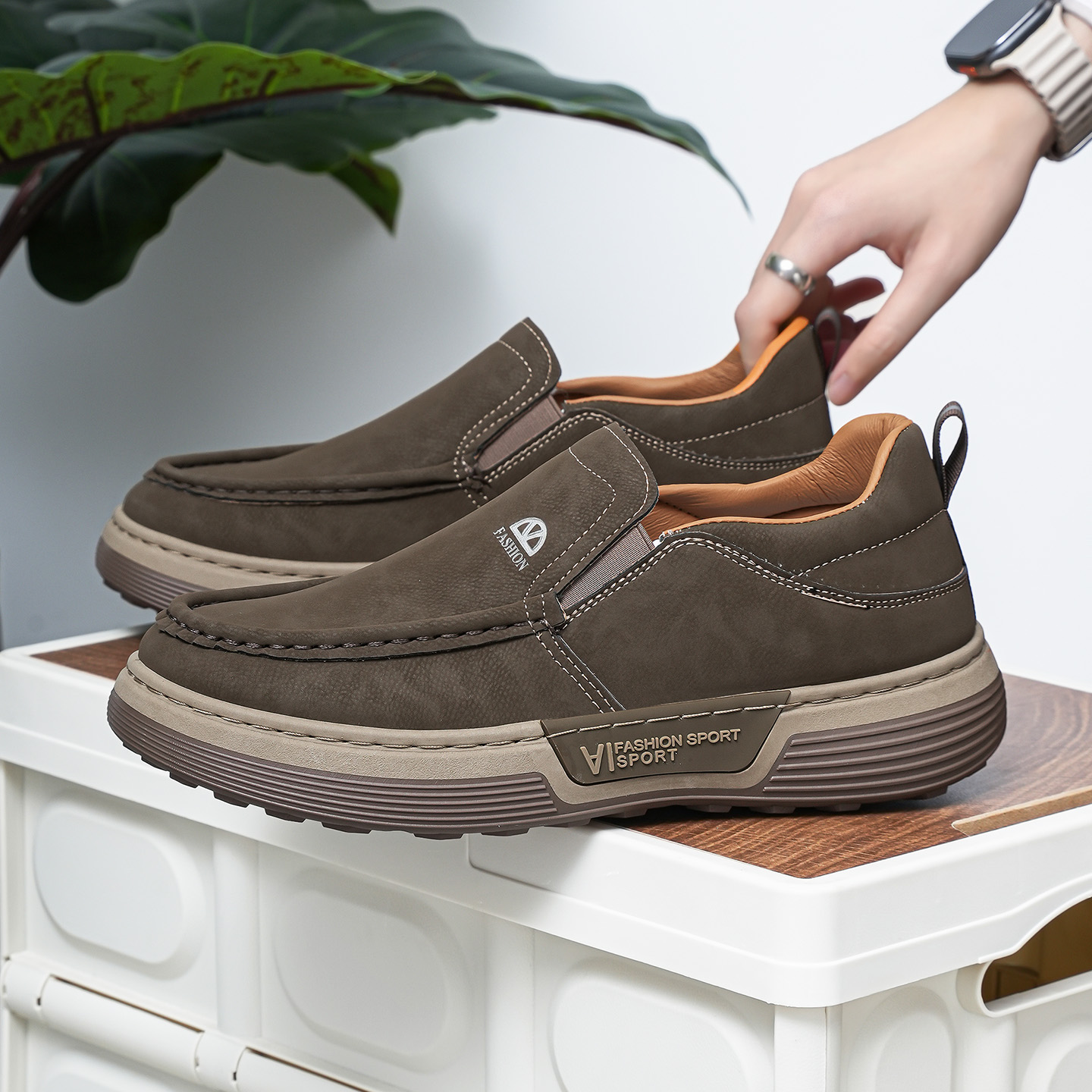 男鞋冬季2025新款软底舒适运动休闲上班开车专用工作套脚爸爸皮鞋