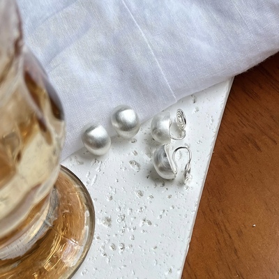 「银华」银色拉丝水滴耳钉百搭冷淡风简约设计金属哑光耳环耳夹