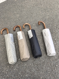 日系 简约素色折叠弯钩仿木纹黑胶太阳伞 轻量便携式防风学生收纳