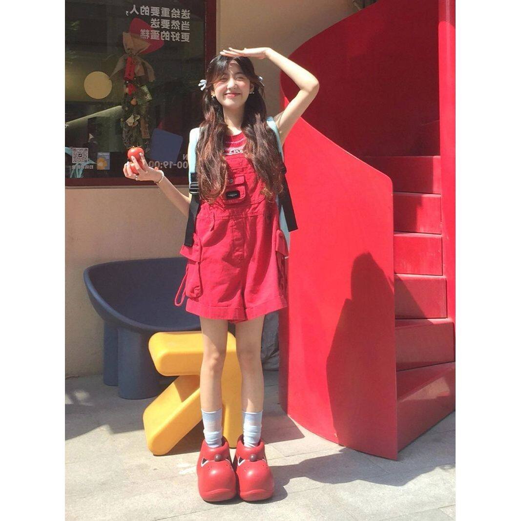 多巴胺活力新款红色背带裤女夏季复古小个子阔腿牛仔短裤减龄可爱