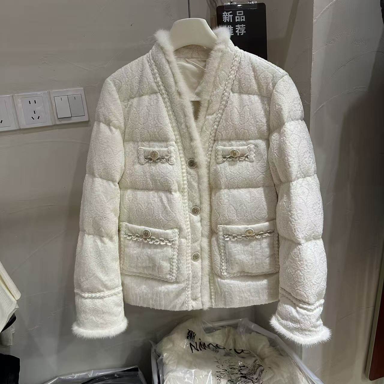 高端欧货水貂毛90白鹅绒羽绒服