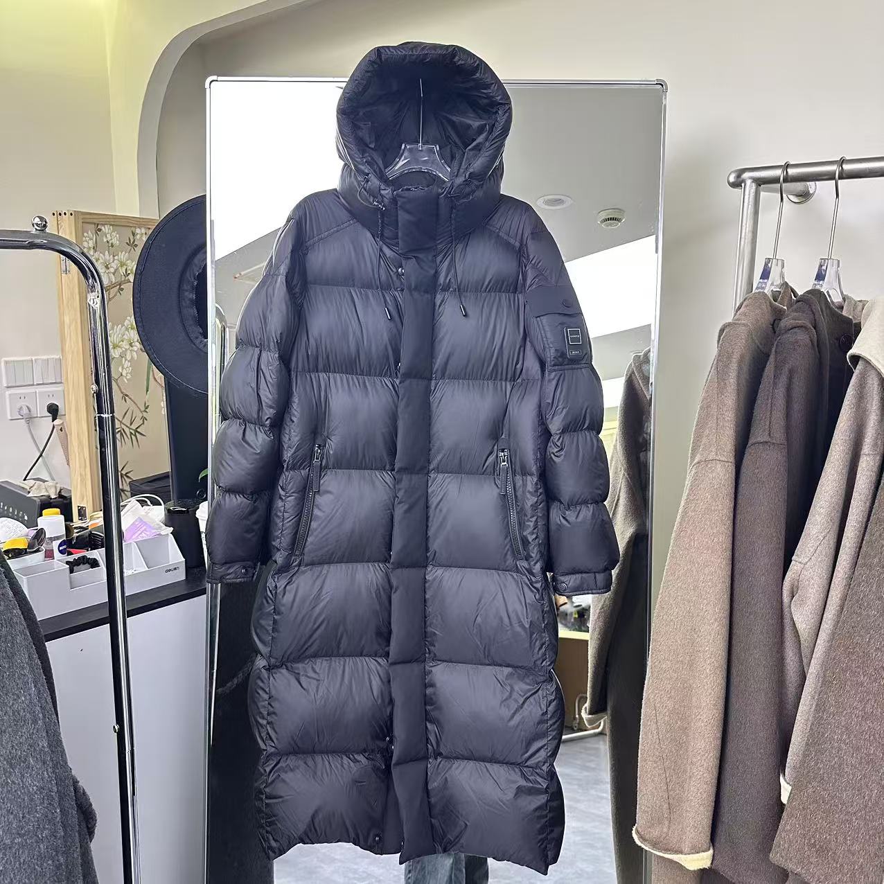 百搭聚酯长款连帽贴标羽绒服外套