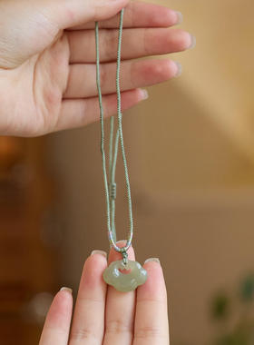 天然和田玉如意锁项链女祥云如意平安锁玉石项链吊坠直播货源