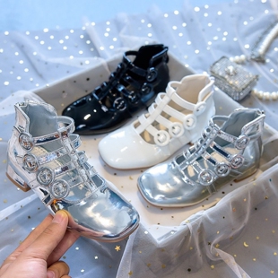 新款女童亮面皮鞋走秀潮服鞋漆皮镂空玛丽珍短靴银色多条带拉链靴