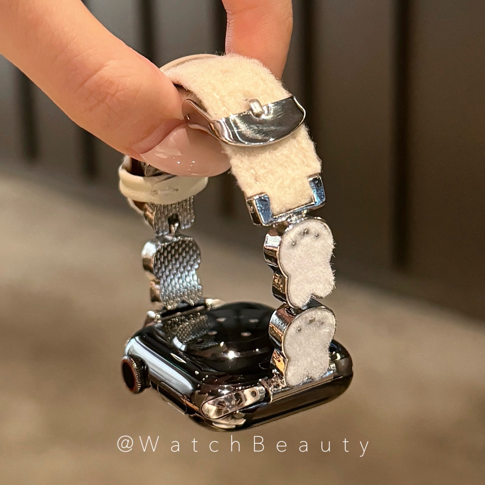 可爱兔子毛呢皮质苹果手表表带适用于Apple Watch11iwatch10S789