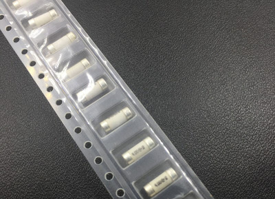 村田晶振CSAC4.00MGC-TC 晶体陶振4MHZ 4.000MHZ 圆柱形贴片